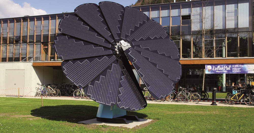 SolFarm Solar Co. Smartflower solar system